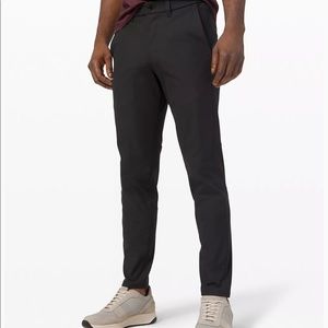 Mens Black Lululemon Commission Slim size 32 W, 31 L.